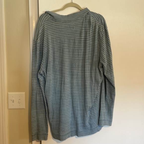 Johnnie-O 3-Button Striped Henley XL - Picture 4 of 4